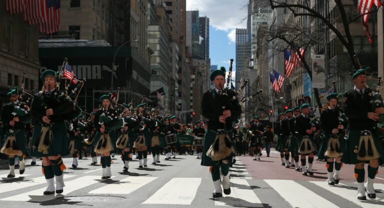 Brèves new-yorkaises: Saint Patrick, armes à feu et le retour du Concorde
