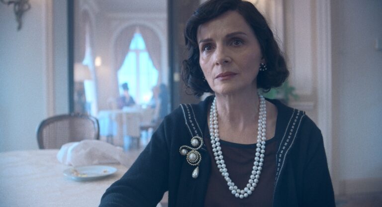 « The New Look », Dior et Chanel racontés par un scénariste des Soprano