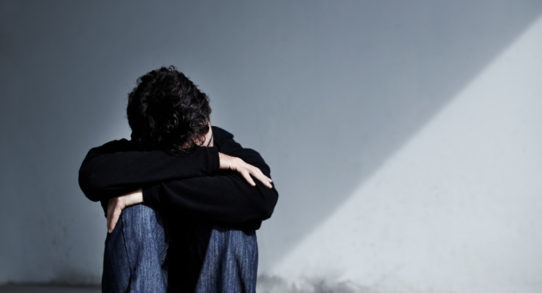 Le sentiment de culpabilité de l’expatrié : Entretien avec la psychoclinicienne Elena Covo