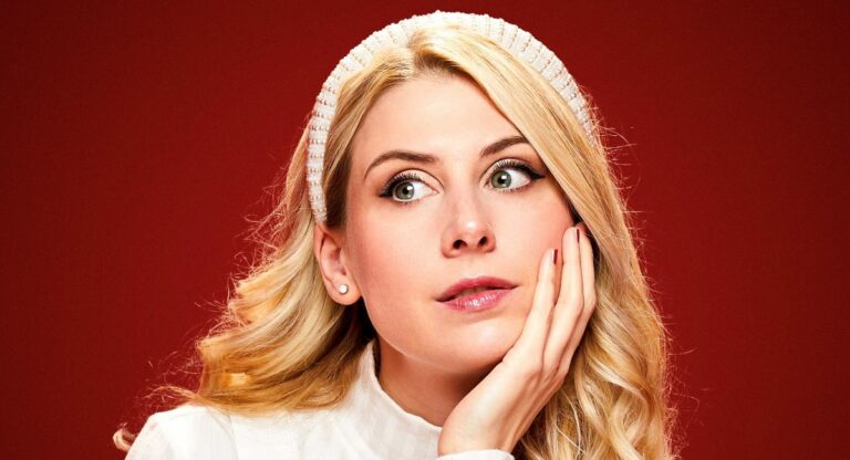 La reine de l’humour noir Laura Laune en tournée aux États-Unis cet automne