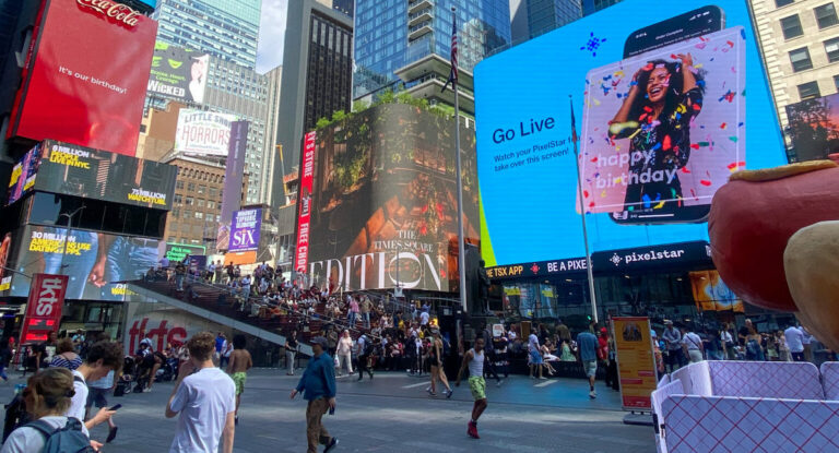 Si vous aussi, vous rêvez de passer sur écran géant à Times Square