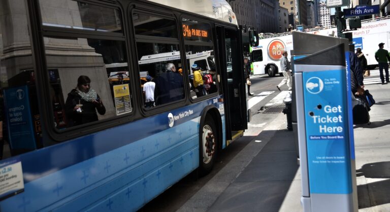 Brèves new-yorkaises: Fraudes dans le bus, la grande évasion