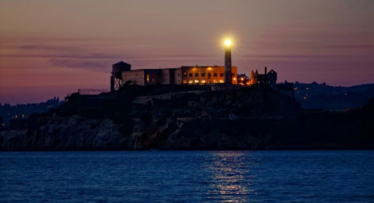 L’île d’Alcatraz de nuit, une plongée insolite dans les secrets de « The Rock »