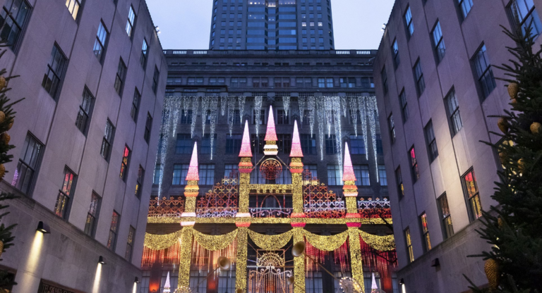 Brèves new-yorkaises : Saks renonce à ses illuminations spectaculaires pour les fêtes