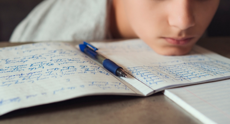 Divan d’ailleurs : Quand l’apprentissage d’une nouvelle langue est difficile