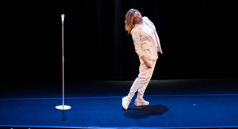 Avec « In Vigneaux Veritas », l’humoriste Caroline Vigneaux balance toutes ses vérités