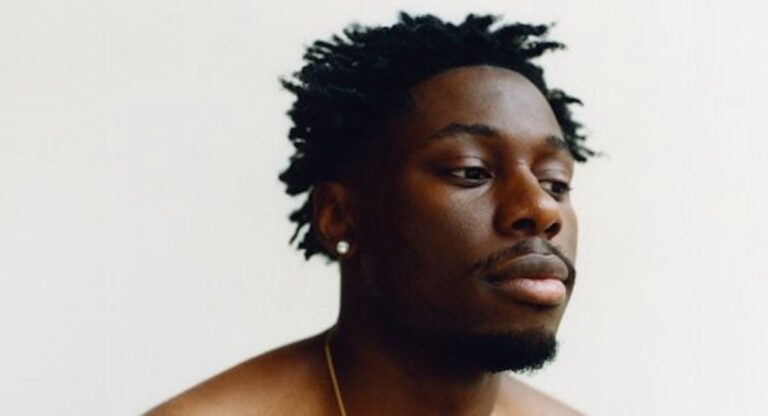 Le rappeur français Tiakola en tournée aux États-Unis pour son M3LO World Tour