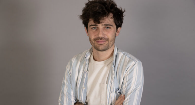 Jules Fournier en tournée en Californie avec son premier roman
