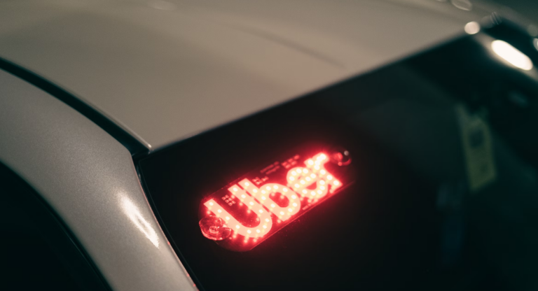 Brèves new-yorkaises : homards et machine à coudre, les objets oubliés dans les Uber