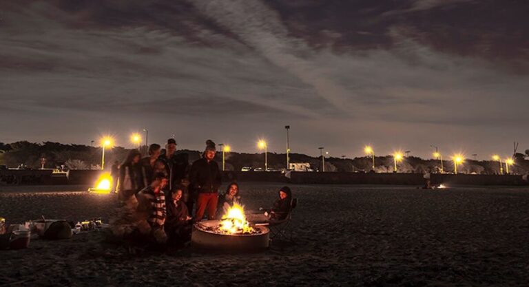 Bonfires : 5 endroits où faire un feu de joie sur la plage dans la Bay Area