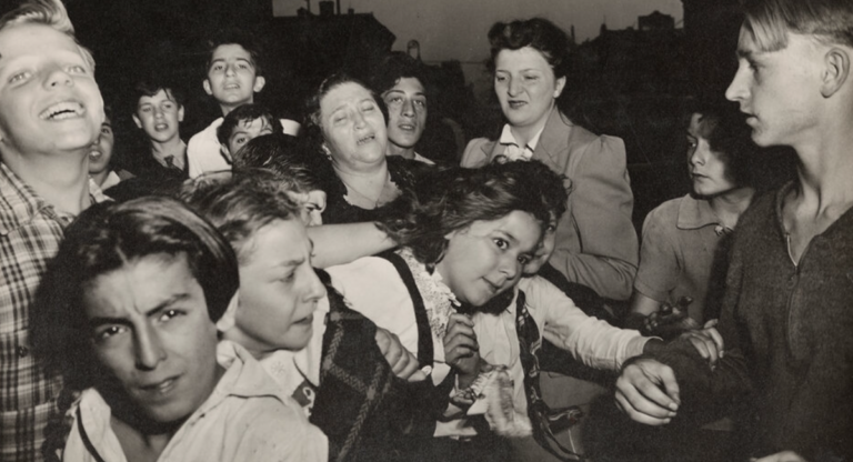 Weegee à l’International Center of Photography, une autopsie du spectacle