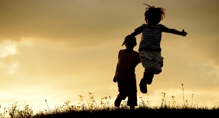 Enfant et expatriation : la parentalité au-delà des frontières