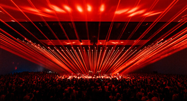 Le Français Derek Barbolla va envoûter LA avec ses concerts immersifs monumentaux Cercle Odyssey