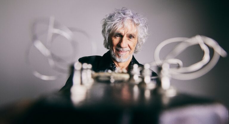 Louis Bertignac en concert aux États-Unis : « La scène, c’est dix fois mieux que la retraite ! »