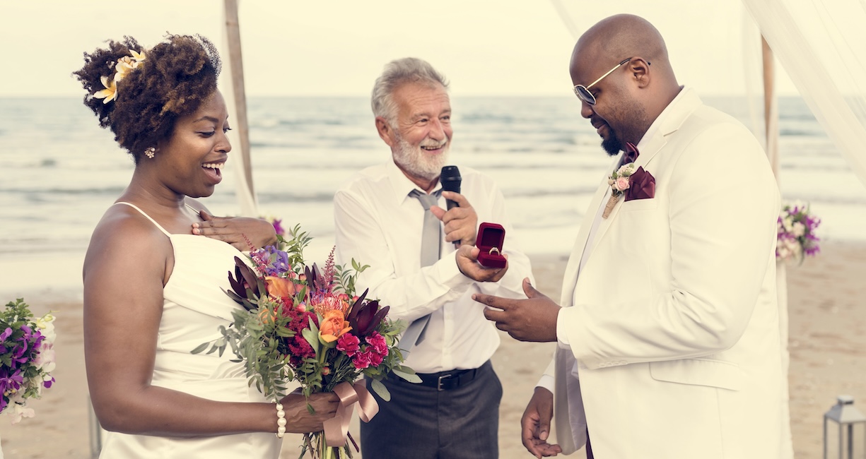 Pourquoi, aux États-Unis, votre meilleur ami peut célébrer votre mariage ?
