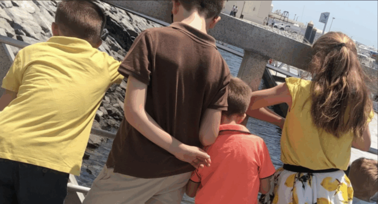« Nos enfants sont incroyables, mais ça leur coûte » : Sophie Ménard et les défis des enfants de la troisième culture