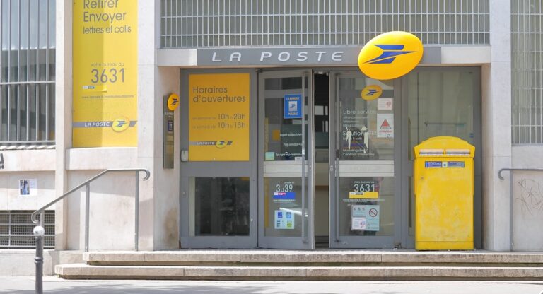 Droits de douane : Suspension des colis de France (de plus de 100$) par La Poste