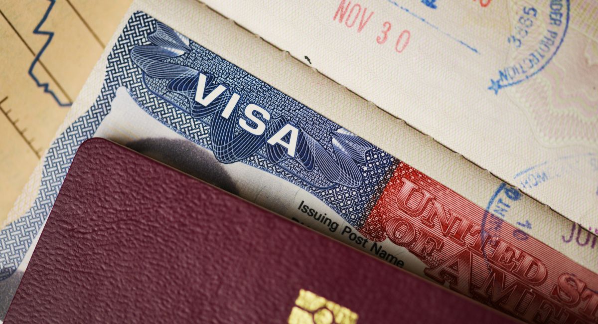 Donald Trump s’en prend (à nouveau) aux visas H-1B et augmente les frais à 100.000 dollars