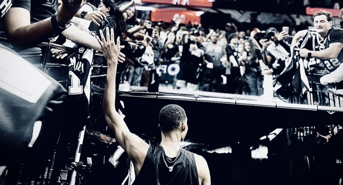 « Faites du bruit ! » Victor Wembanyama crée un kop (inspiré du PSG) chez les San Antonio Spurs