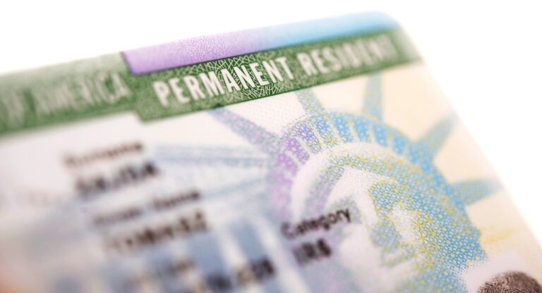 Les États-Unis durcissent fortement l’accès à la Green Card depuis le territoire américain