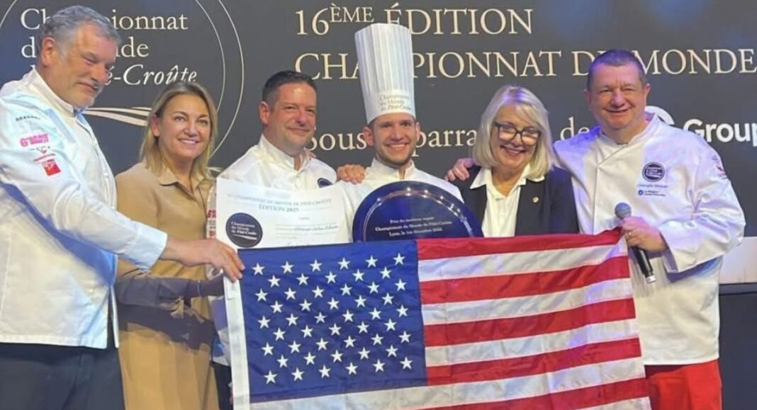 Arthur Dehaine, au centre, a fièrement représenté l'Amérique du Nord lors de la finale des Championnats du Monde de Pâté Croute le 1er décembre à Lyon