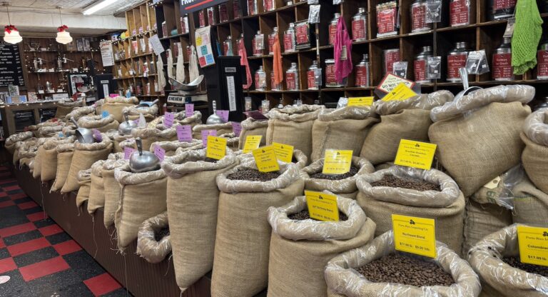 Café, épices, charcuterie : Notre sélection de caves gourmandes à New York