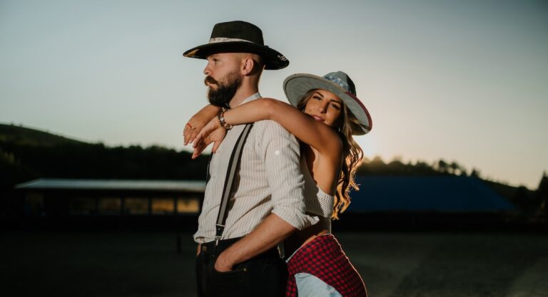 Pourquoi les chapeaux de cow-boy sont-ils si populaires ?