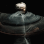 Nacera Belaza, une danse éblouissante surgie de la pénombre  