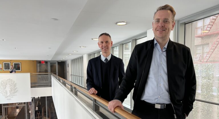 Arthur Plaza (gauche) et Jérémie Bourdon sur la passerelle du LFNY