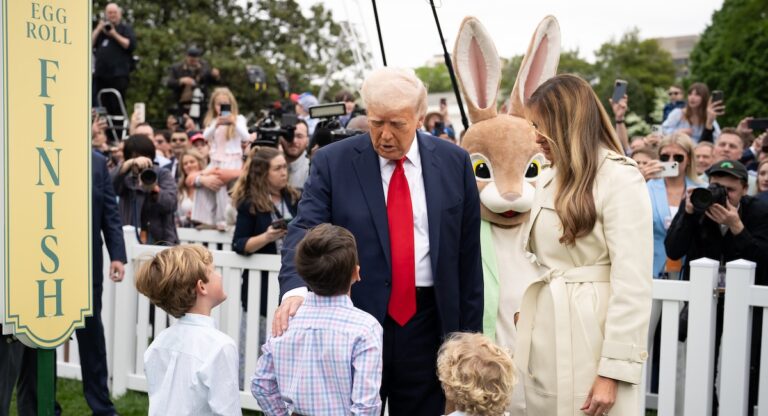 Ouverture de la loterie pour la chasse à l&rsquo;œuf de la Maison Blanche avec Donald et Melania Trump