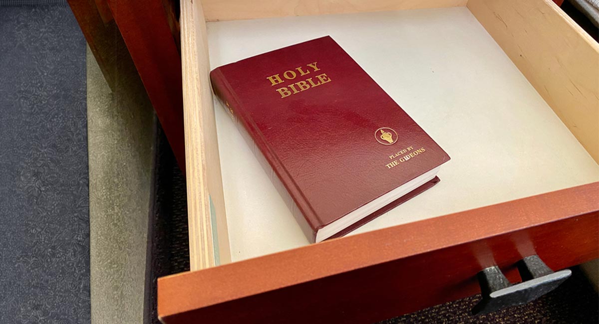 Pourquoi y a-t-il une Bible dans les chambres d’hôtel aux États-Unis ?