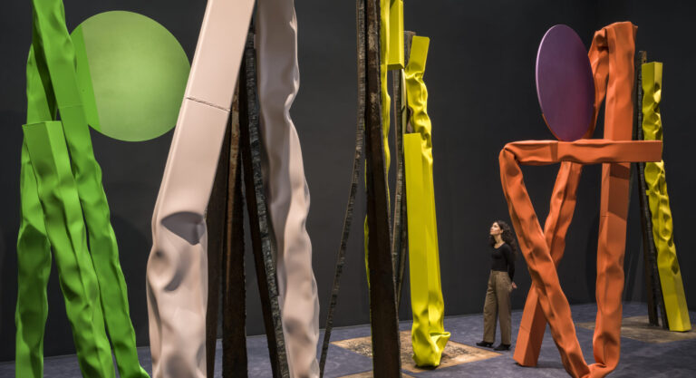 La sculptrice Carol Bove au Guggenheim Museum