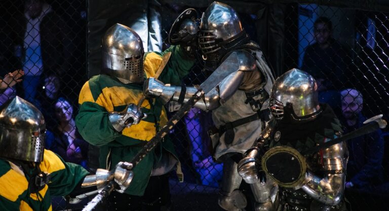 The Armored League : Des combats en armure en plein Times Square le 9 avril