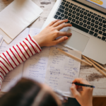 L&rsquo;éducation française en ligne pour les enfants vivant hors de France