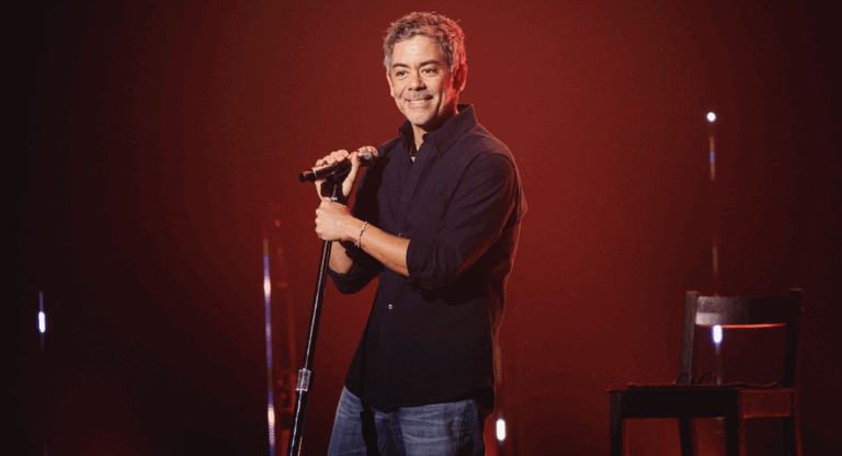 « J&rsquo;écris une version californienne » : Manu Payet aux États-Unis avec son spectacle « Emmanuel 2 »