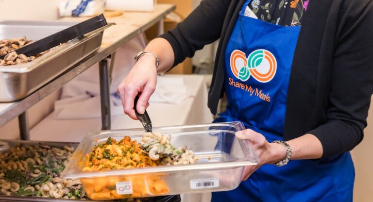 Share My Meals, association qui lutte contre le gâchis des repas préparés, arrive à New York