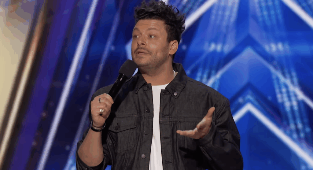 L&rsquo;humoriste Kev Adams fait rire aux larmes le jury de America’s Got Talent et passe le premier tour