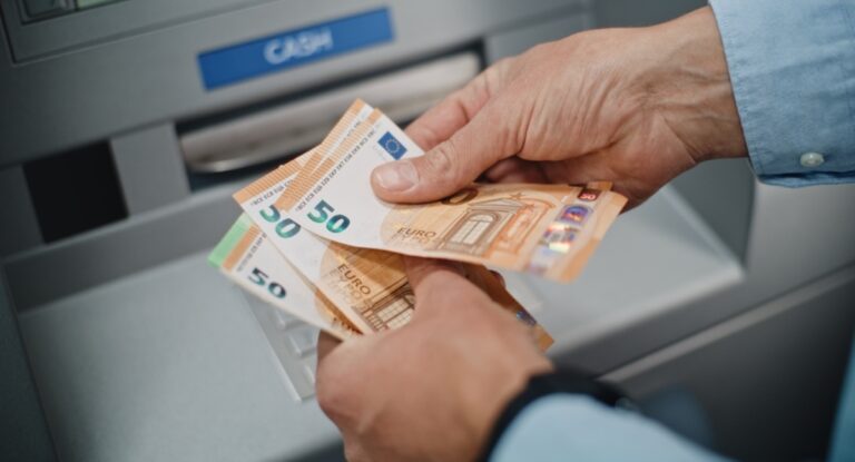 Droit au compte pour les Français de l&rsquo;étranger : pourquoi le sujet fait-il (encore) l’actualité ?
