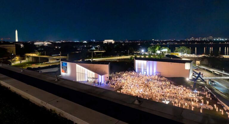 Le Dîner en Blanc fête la fin de l&rsquo;été à Washington