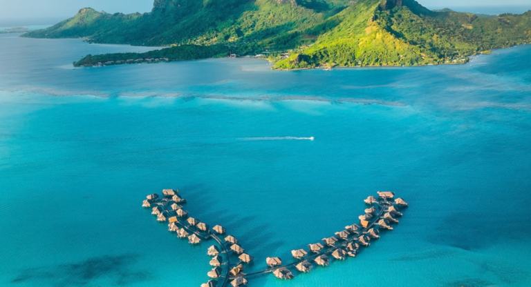 Paris, Tahiti, ailleurs : quand la correspondance devient une escale de vacances