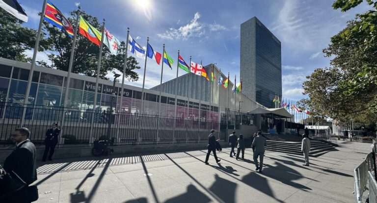 À l&rsquo;ONU, la France va défendre un « multilatéralisme efficace » et le contrôle de l&rsquo;IA pour protéger les enfants