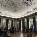 À New York, le plafond de la ballroom de la Villa Albertine s’ouvre sur le cosmos