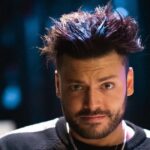 Kev Adams en anglais sur la scène des comedy clubs américains