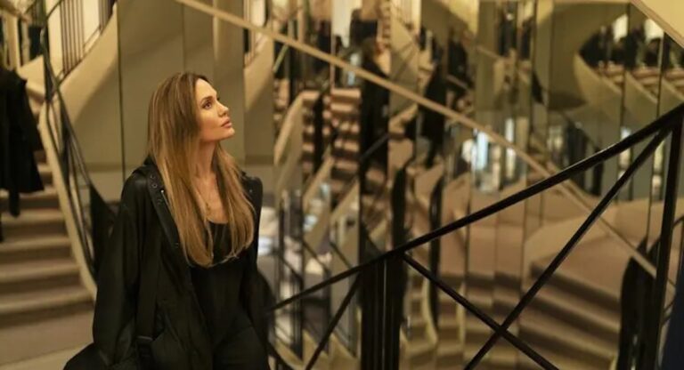 « Couture » d&rsquo;Angelina Jolie à l&rsquo;Avalon Theatre de DC